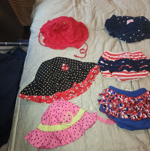 Baby Bloomers, Tights And Hats - Picture 2 of 6